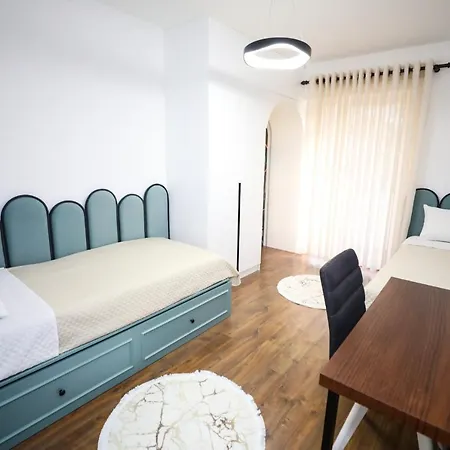 Center - Your Cosy Corner 地拉那