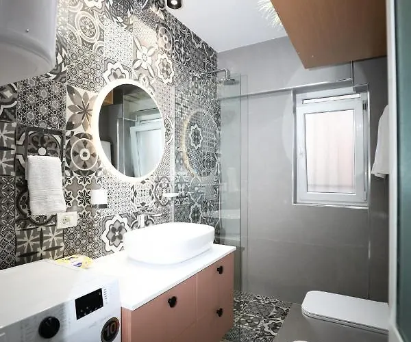 Center - Your Cosy Corner *